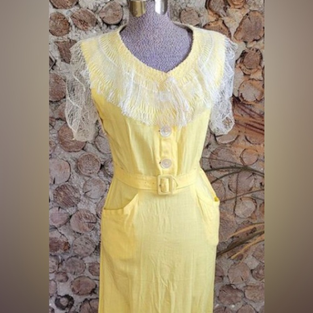 Vintage 1950s, Yellow Cotton Cocktail Dress. Handmade lace collar, US6